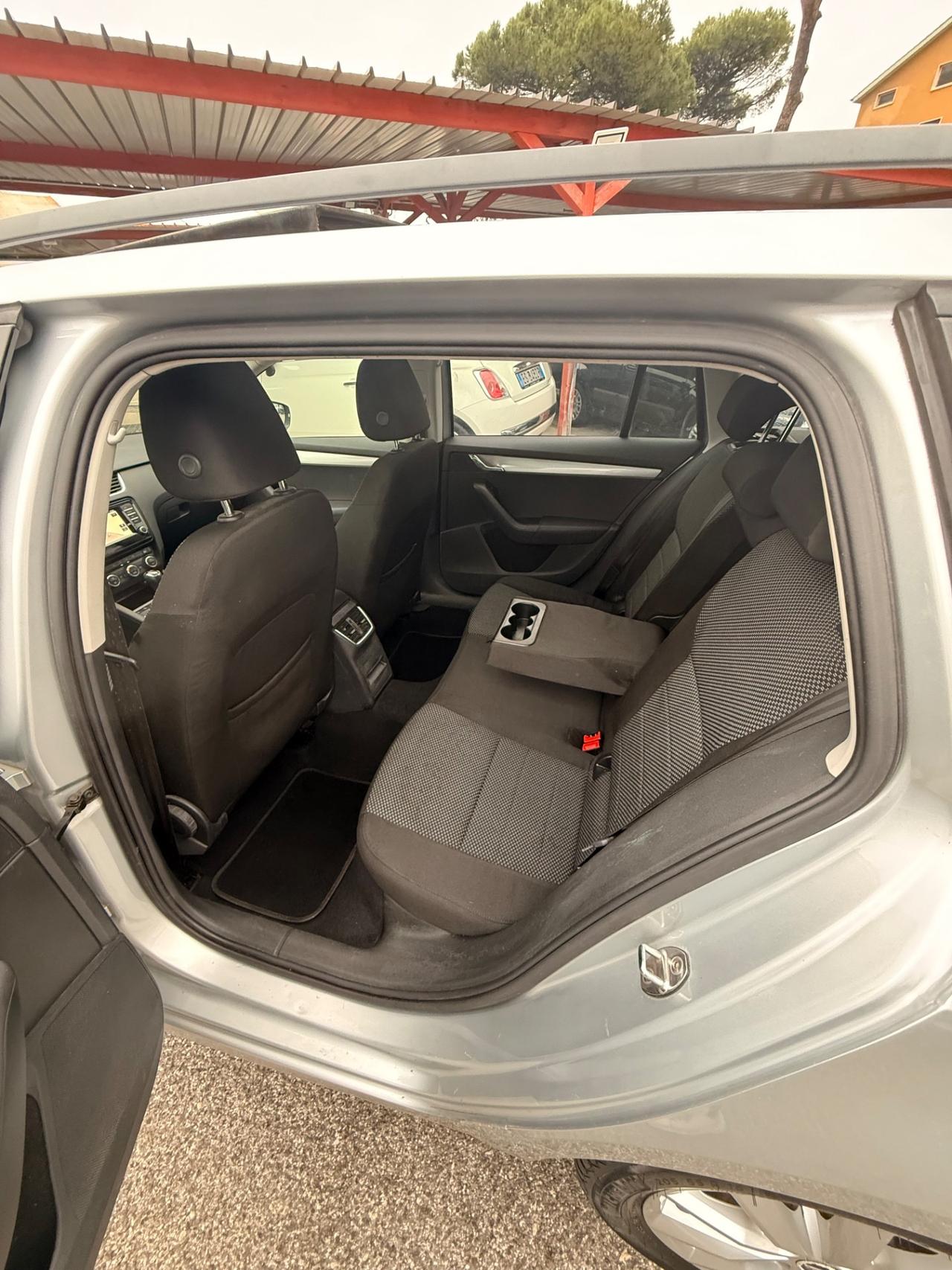 Octavia 1.6 TDI/dsg/rate/(( 80 mila km- unipro ))