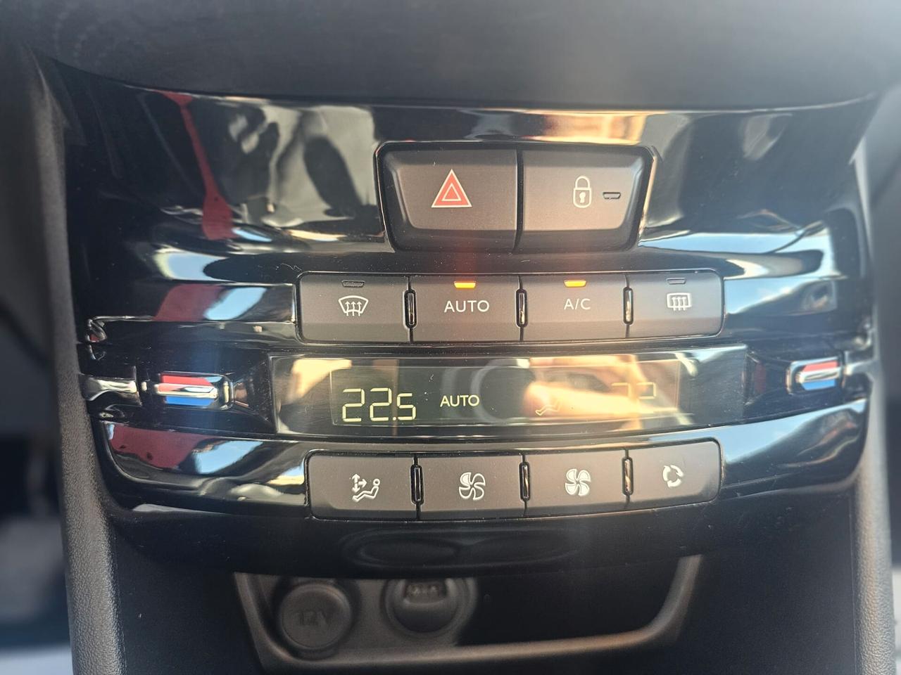 Peugeot 2008 BlueHDi 100 S&S Black Matt