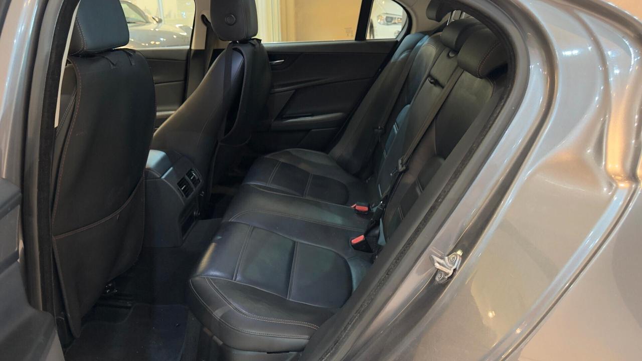 Jaguar XE 2.0 D Turbo 180CV Aut. Portfolio - 2017