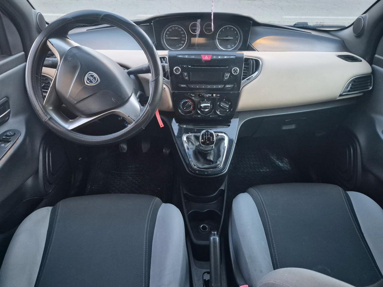 Lancia Ypsilon 0.9 TwinAir 85 CV 5 porte S&S Gold