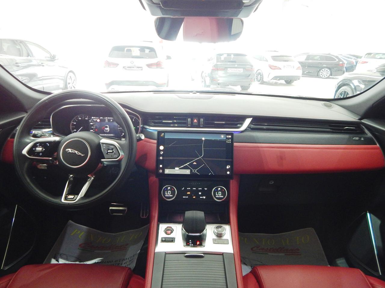Jaguar F-Pace 2.0d i4 mhev R-Dynamic Black AWD 204cv Aut. TETTO-PELLE ROSSA-NAVI-LED