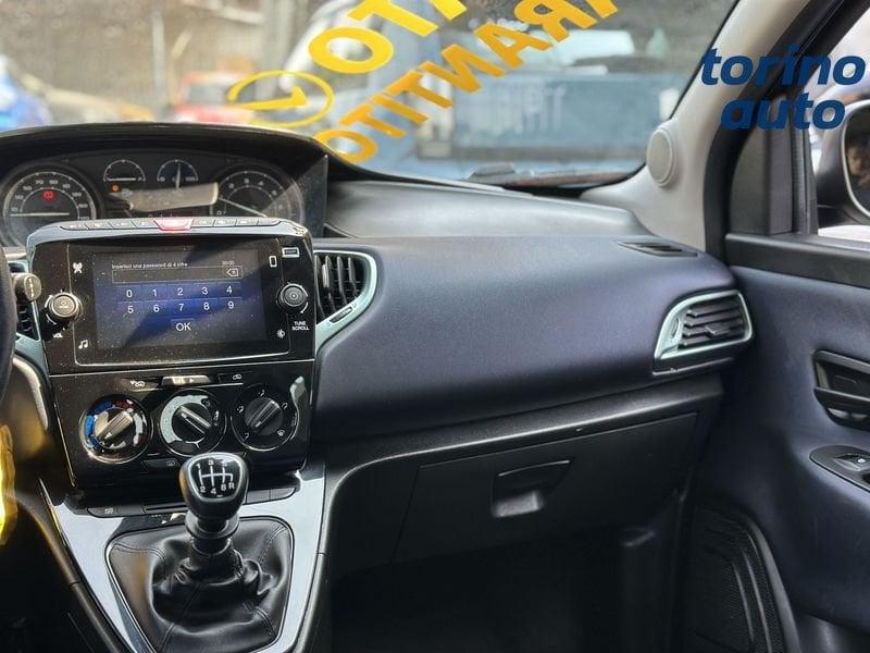 Lancia Ypsilon 1.0 FireFly 70cv Hybrid Silver