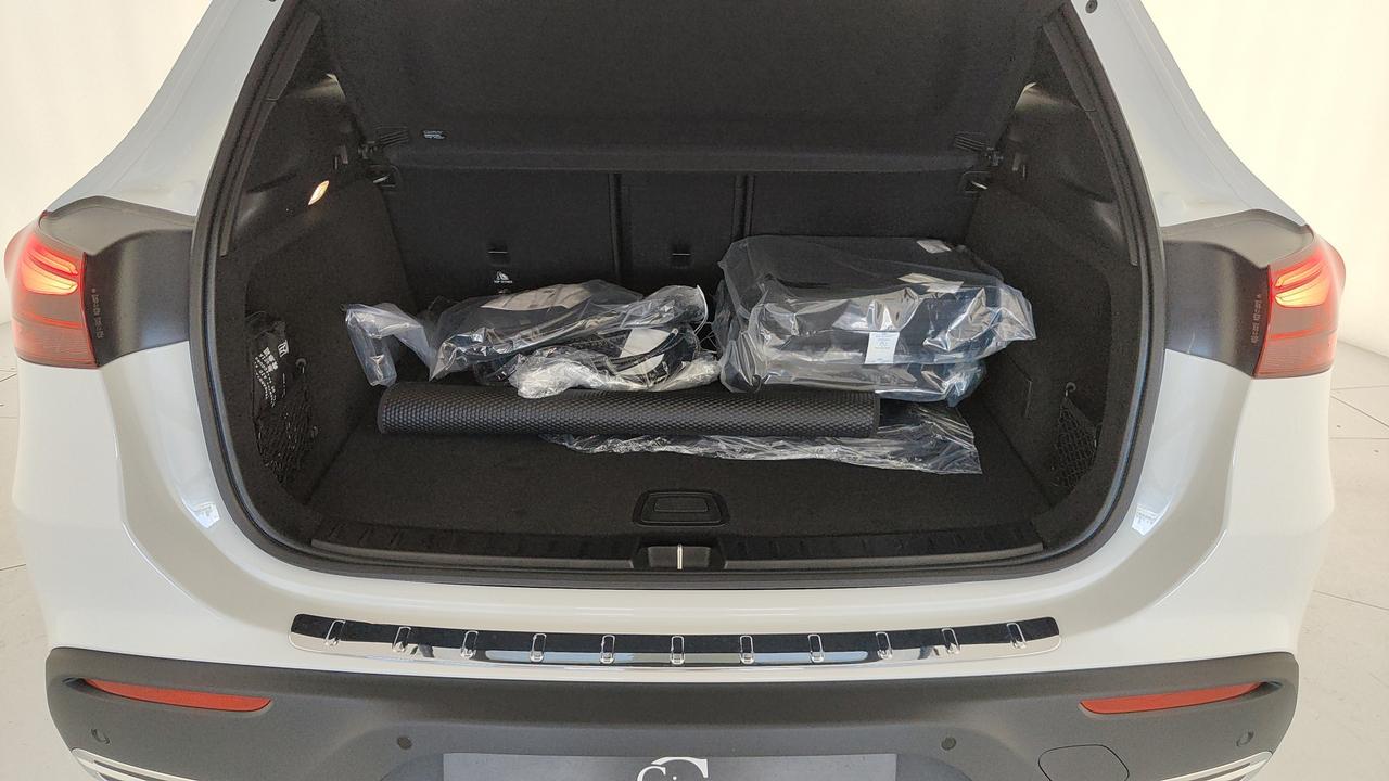 Mercedes-Benz EQA 250+ Street Edition