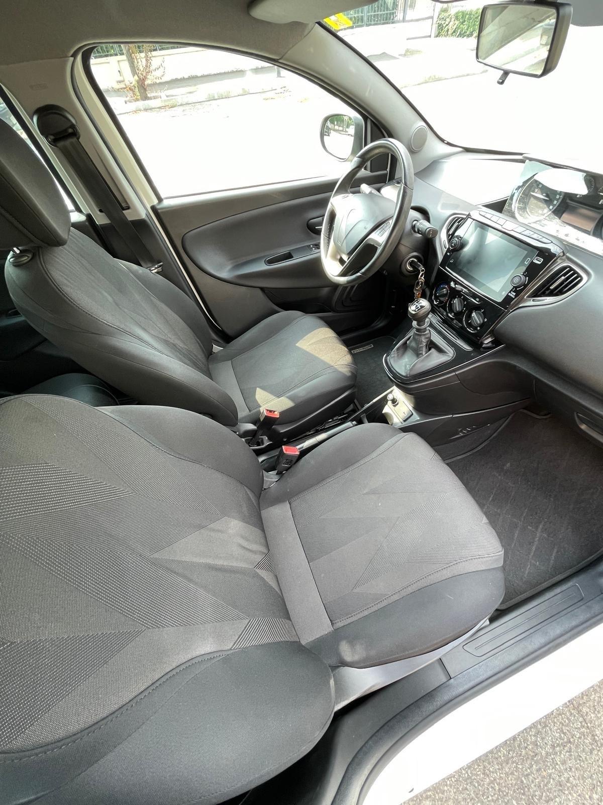 Lancia Ypsilon 1.0 FireFly 5 porte S&S Hybrid Ecochic Gold