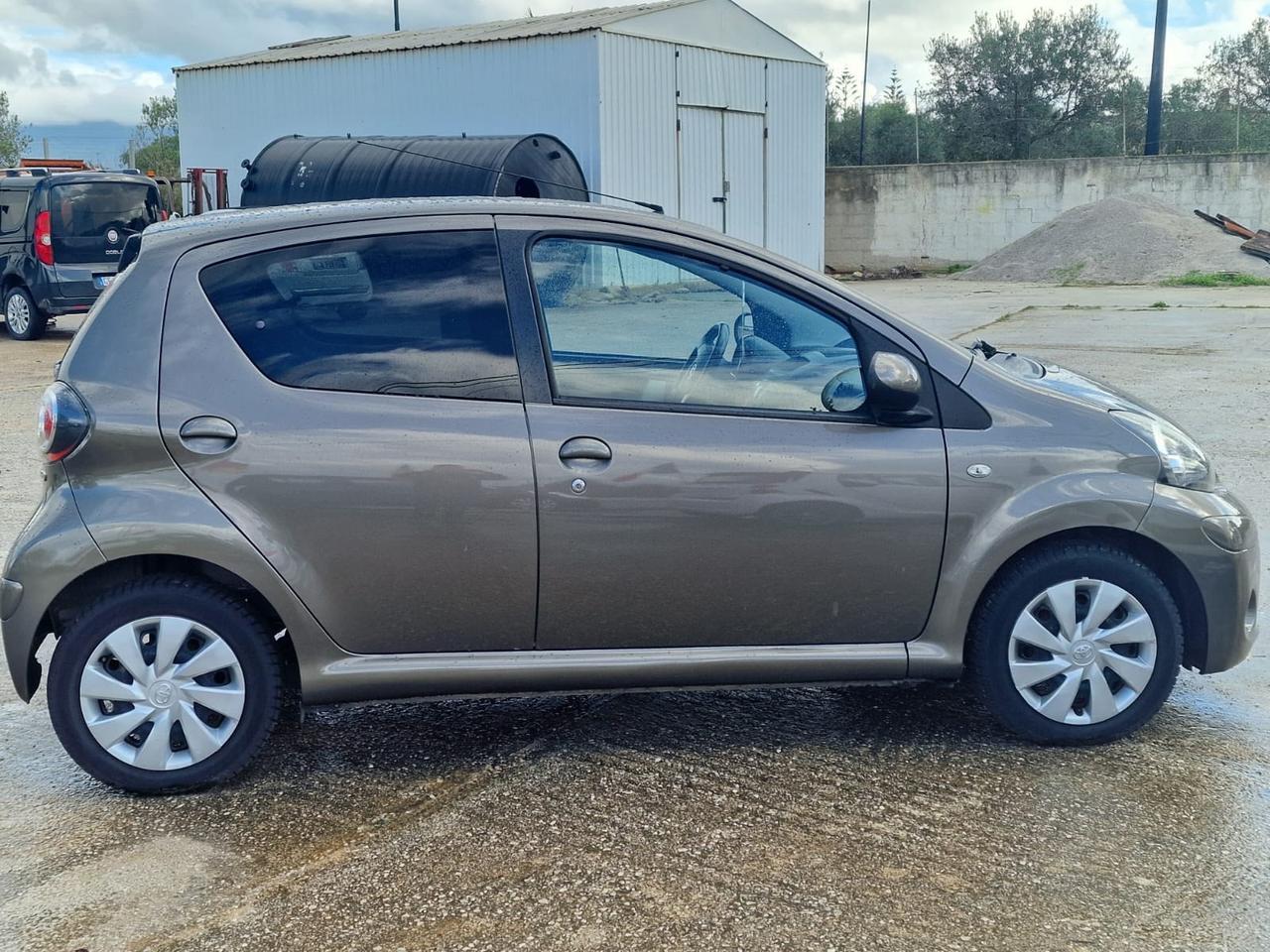 Toyota Aygo 1.0 12V VVT-i 5 porte Lounge Connect