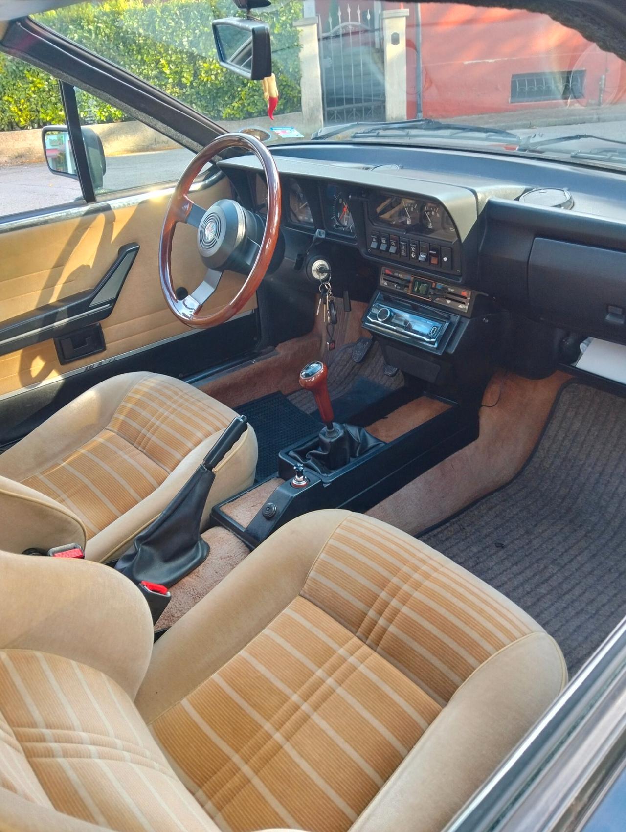 Alfa Romeo GTV 2500 v6