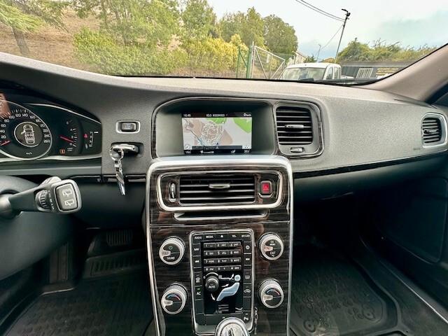 Volvo V60 D2 1.6 Powershift R-design Kinetic