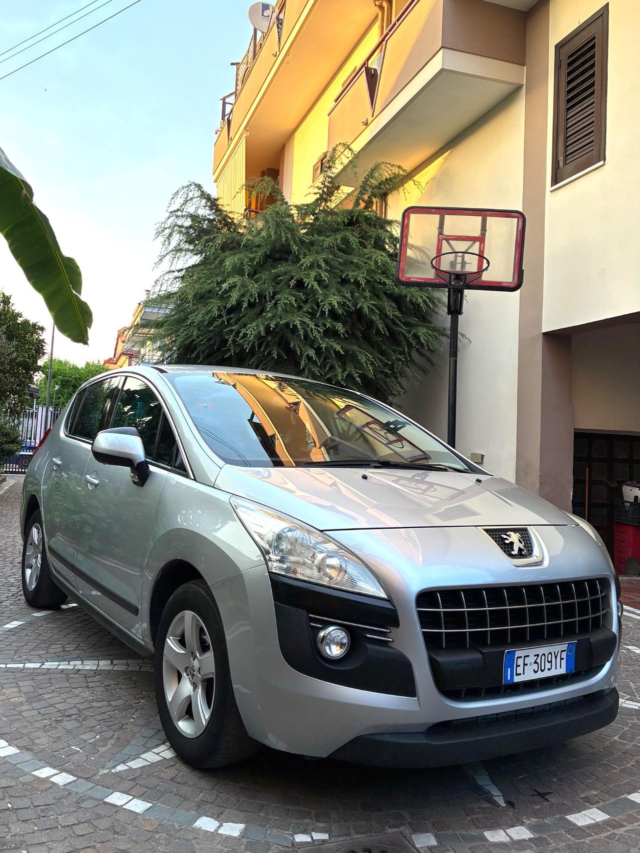 Peugeot 3008 1.6 HDi 112CV cambio robotizzato Business