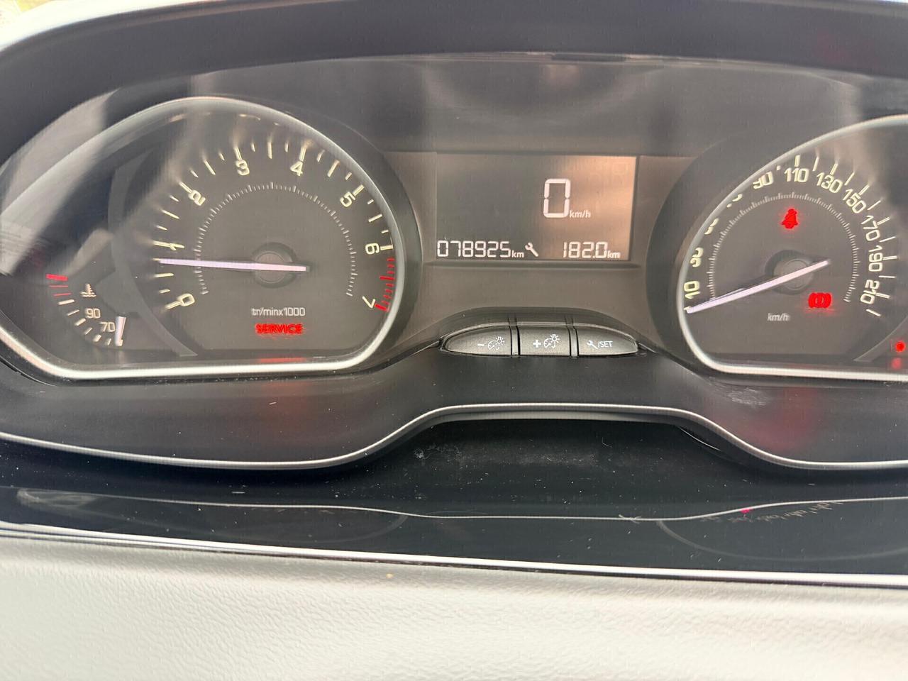 Peugeot 208 PureTech 82 5 porte Allure