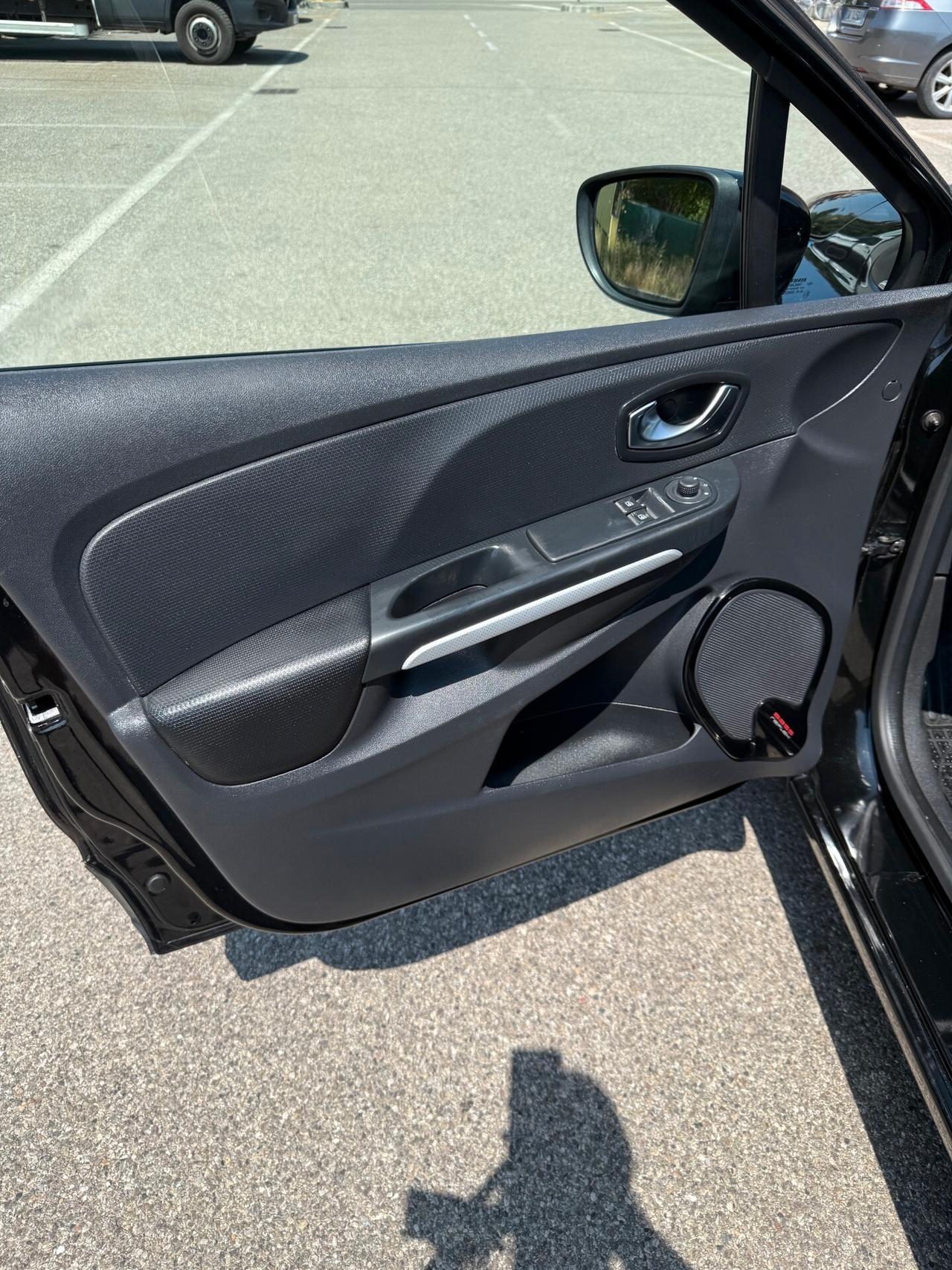 Renault Clio 1.5 dci -NAV. - NEOP. - 12 MESI DI GARANZIA -
