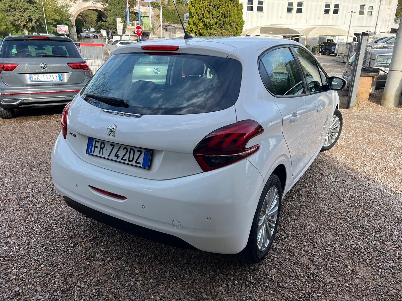 Peugeot 208 PureTech 82 5 porte Black Line