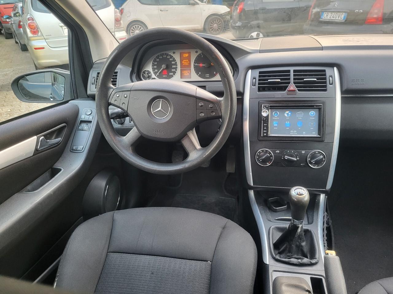 Mercedes-benz B 180