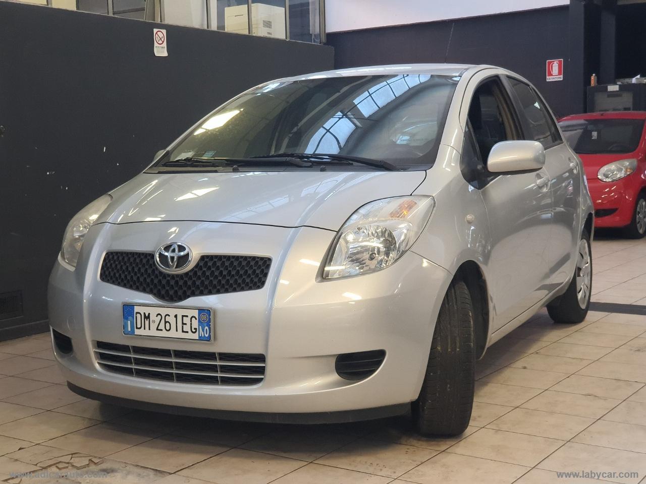 TOYOTA Yaris 1.0 5p. Sol