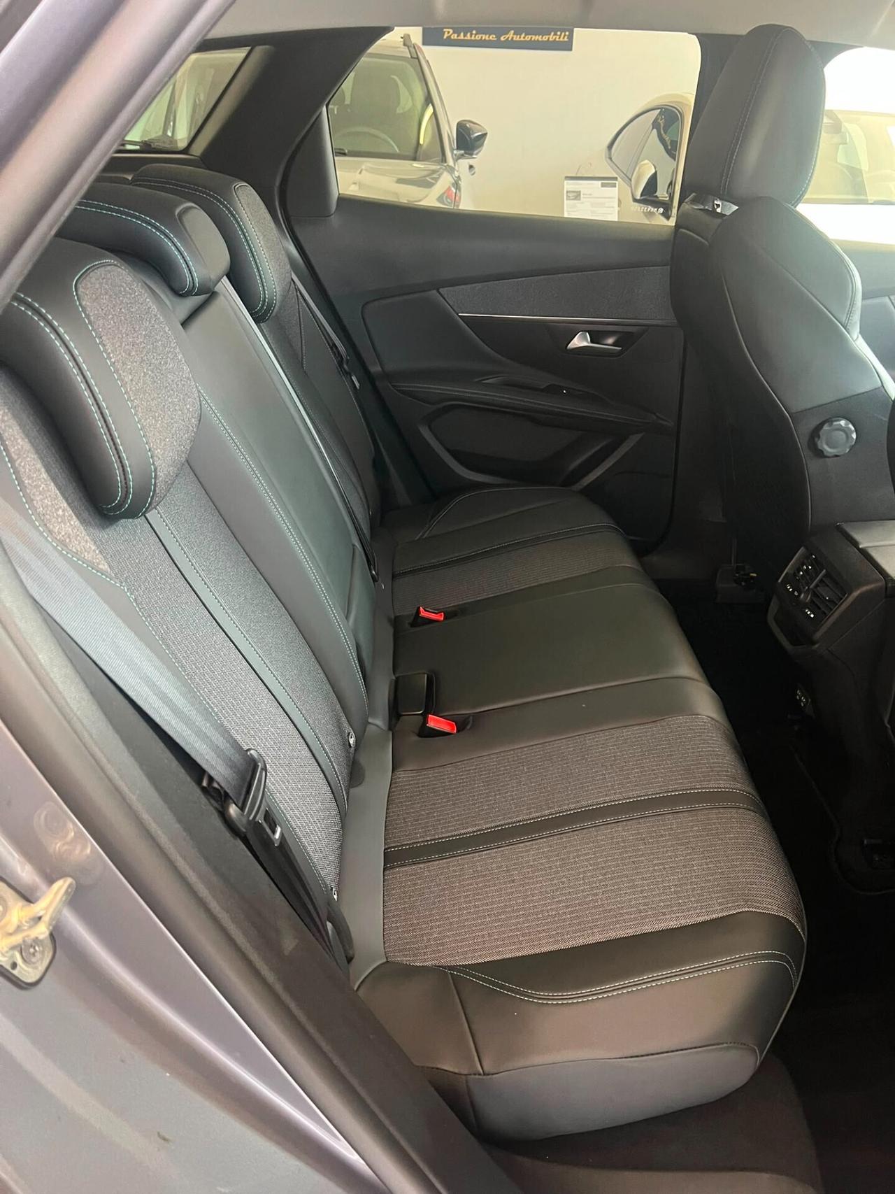 Peugeot 3008 BlueHDi 130 S&S EAT8 Active Pack