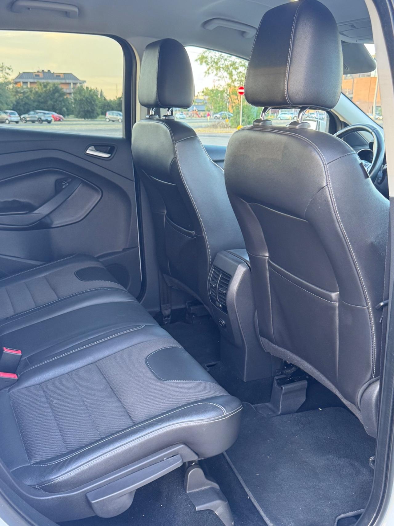 Ford Kuga 2.0 TDCI 150 CV S&S 4WD Powershift Titanium