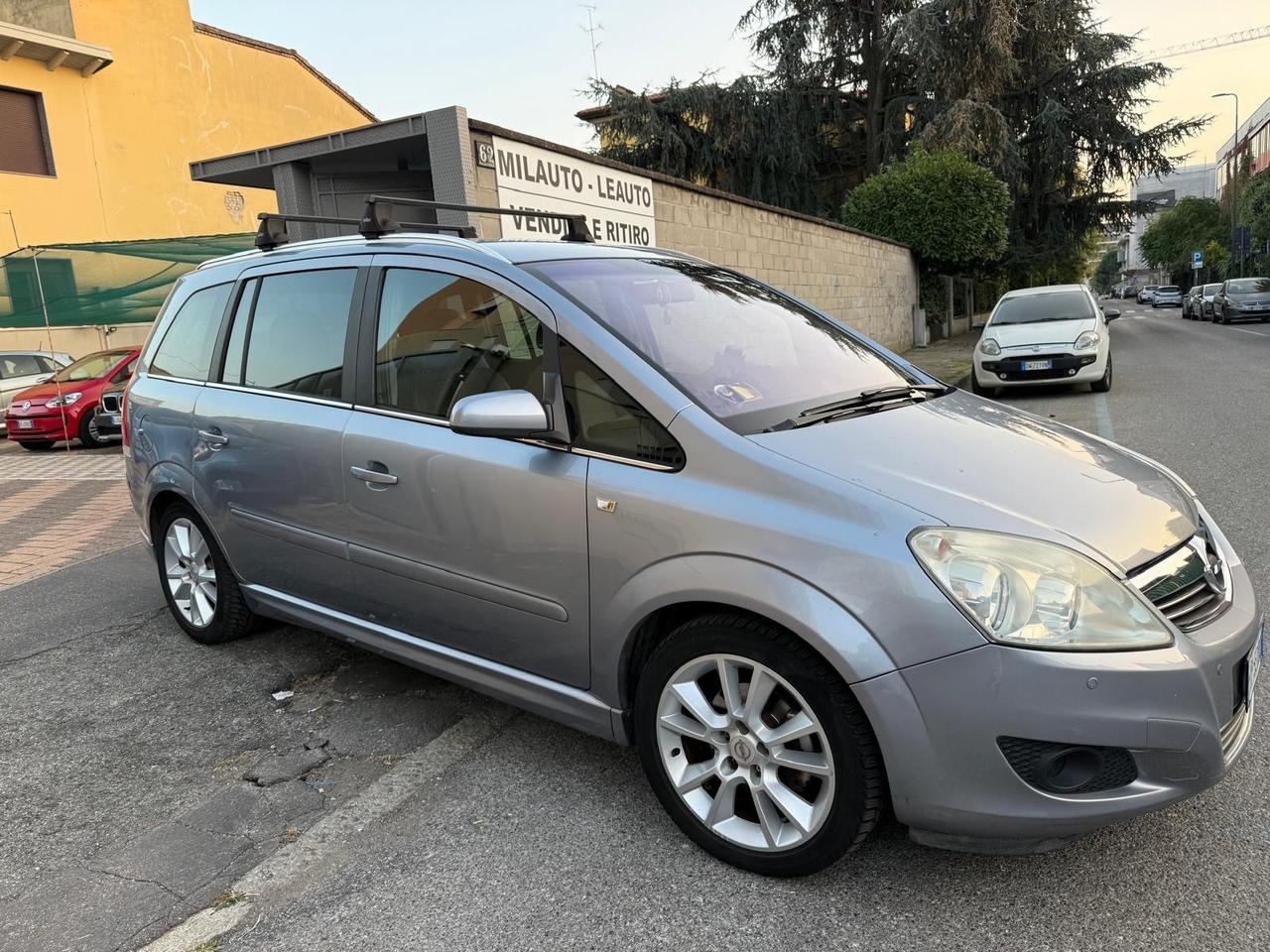 Opel Zafira 1.8 16V VVT Cosmo - 7 POSTI