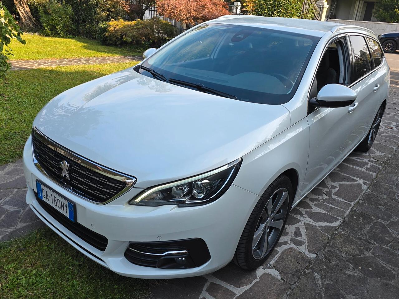 Peugeot 308 BlueHDi 130 S&S SW Allure bianco perla