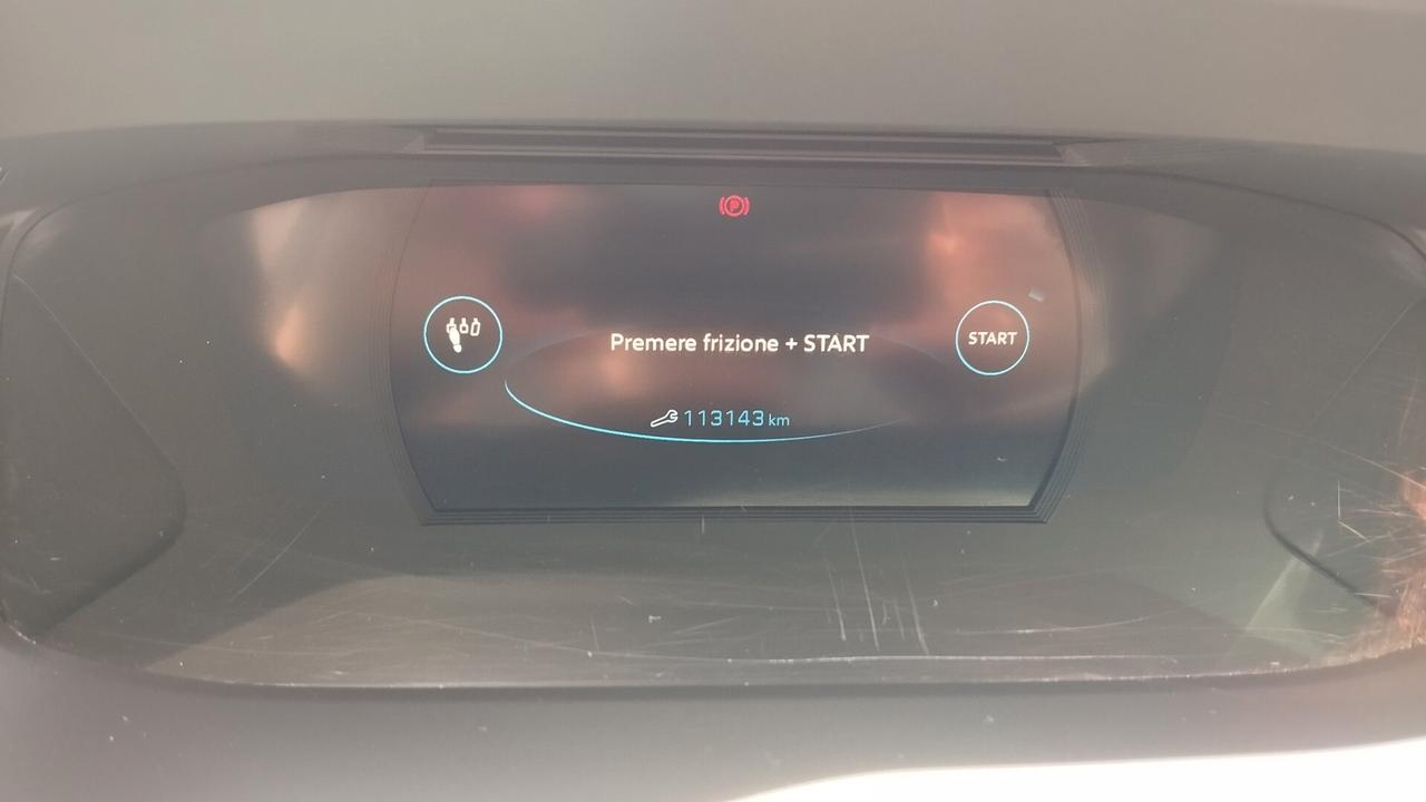 PEUGEOT 2008 1.2 BENZ-NAVI-2020