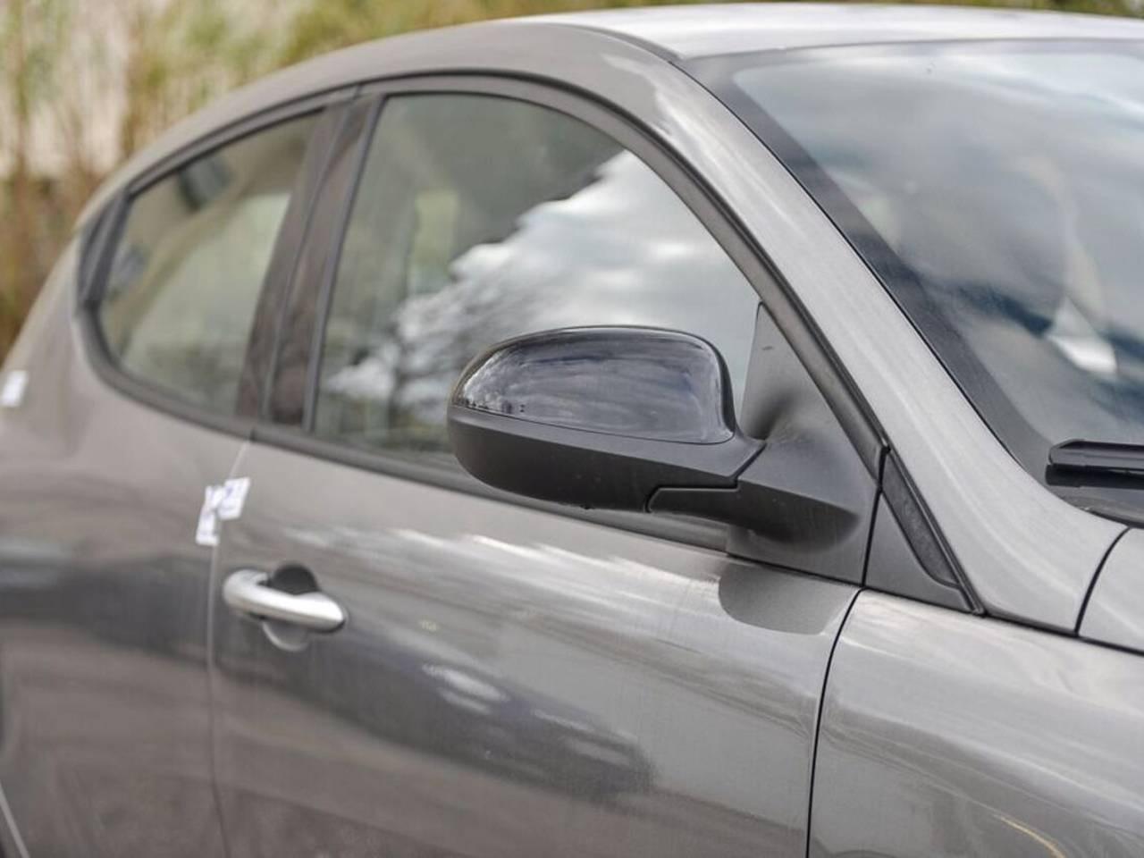 LANCIA Ypsilon III 2021 - Ypsilon 1.0 firefly hybrid Silver s&s 70cv