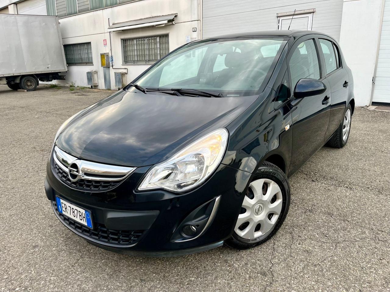 Opel Corsa 1.3d 2013 142.000km catena appena sostituita