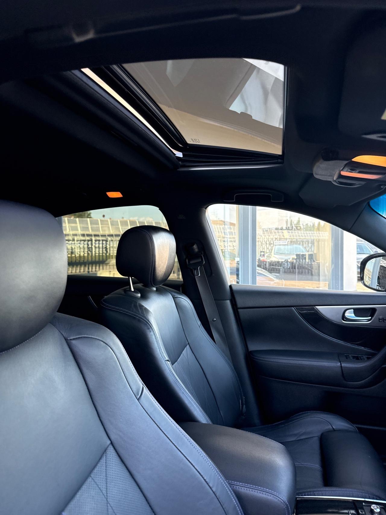 Infiniti QX70 3.0 diesel V6 AT S Design