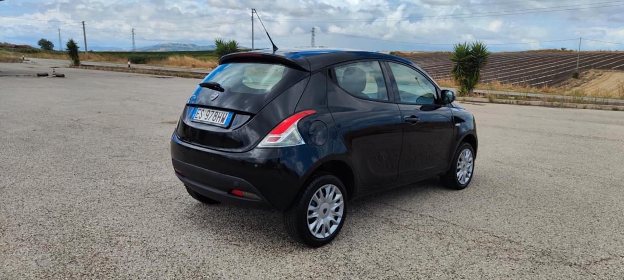 Lancia Ypsilon 0.9 TwinAir 85 CV 5 porte Metano Ecochic Gold