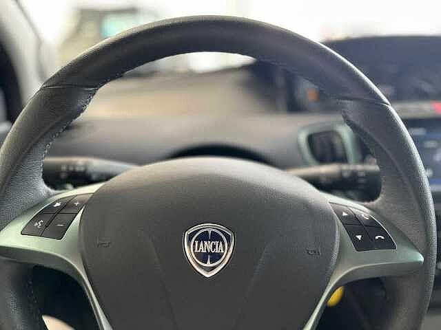Lancia Ypsilon 1.0 FireFly 5 porte S&S Hybrid Ecochic