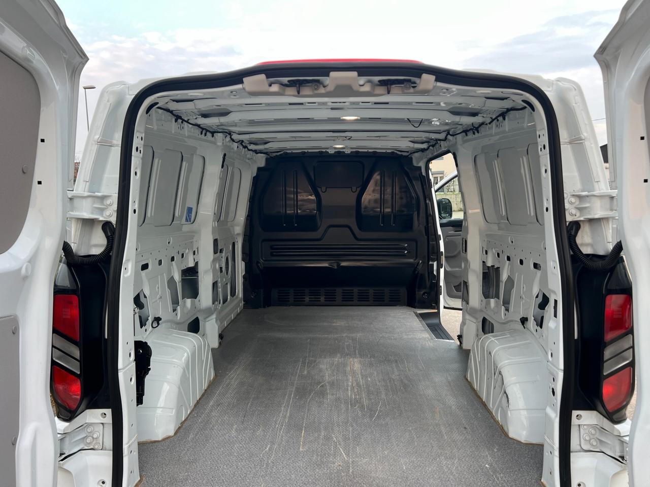 FORD TRANSIT CUSTOM PASSO LUNGO / UNICO PROPRIETARIO