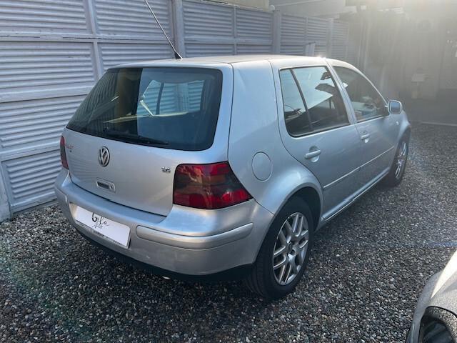 Volkswagen Golf 1.6 16V FSI 5p. Sportline