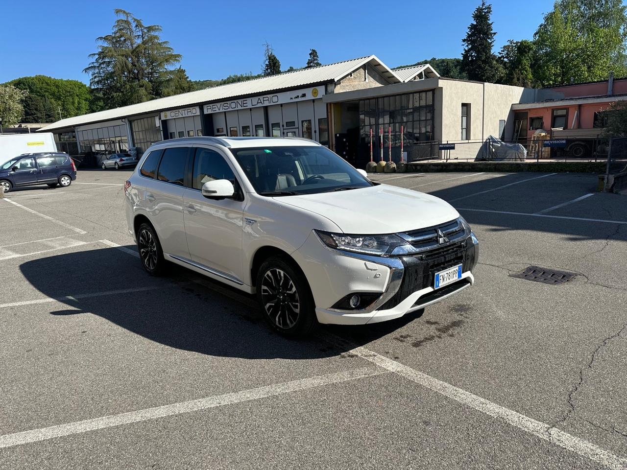 Mitsubishi Outlander 2.0 4WD PHEV gancio traino