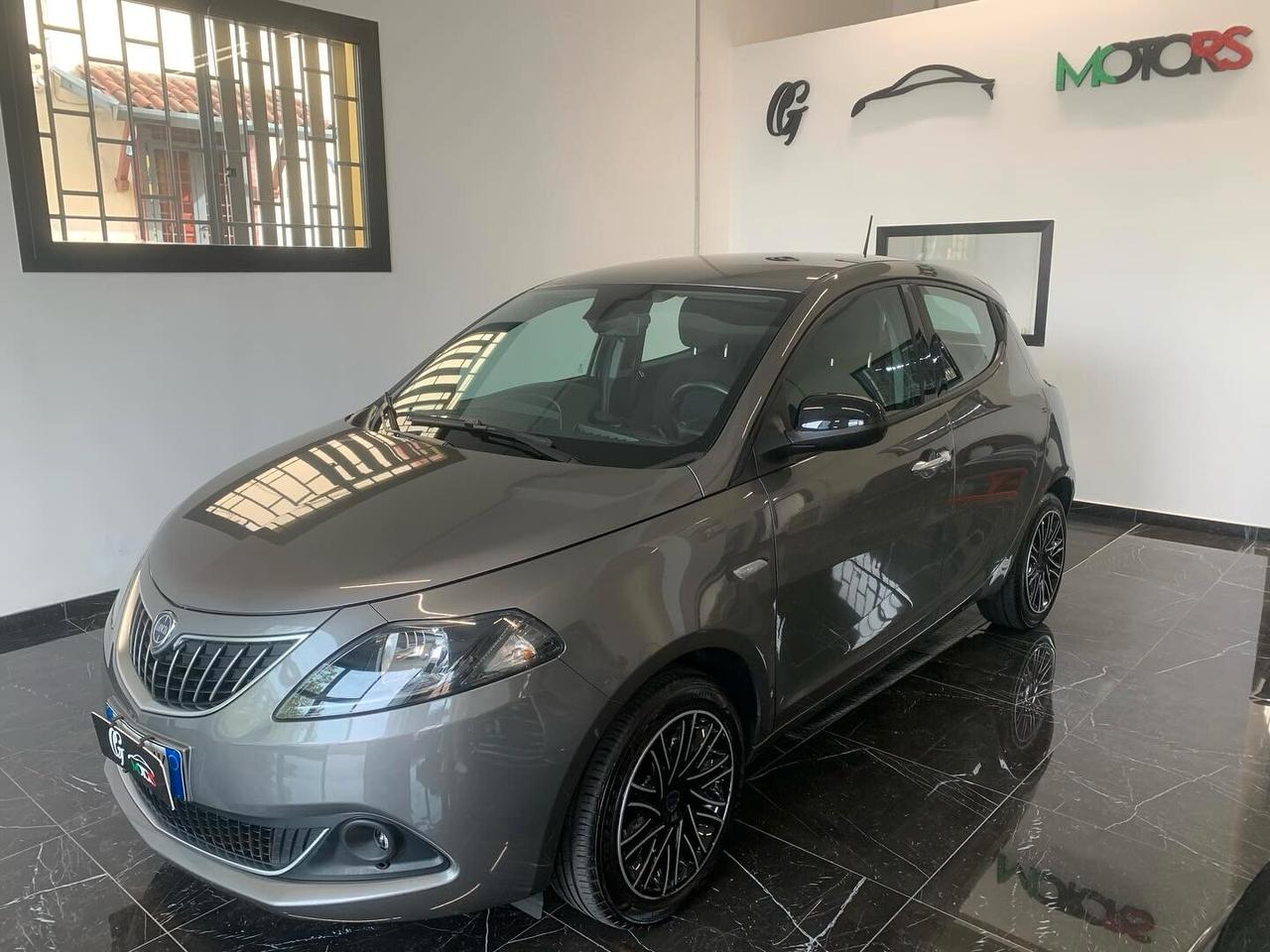 Lancia Ypsilon 1.0 FireFly 5 porte S&S Hybrid NEOPATENTATO