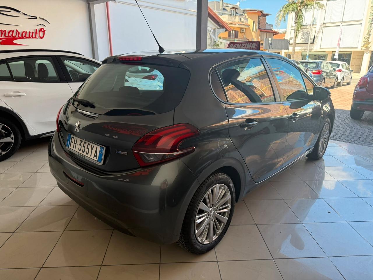 PEUGEOT 208 1.2 BENZINA 114.000 KM 2017