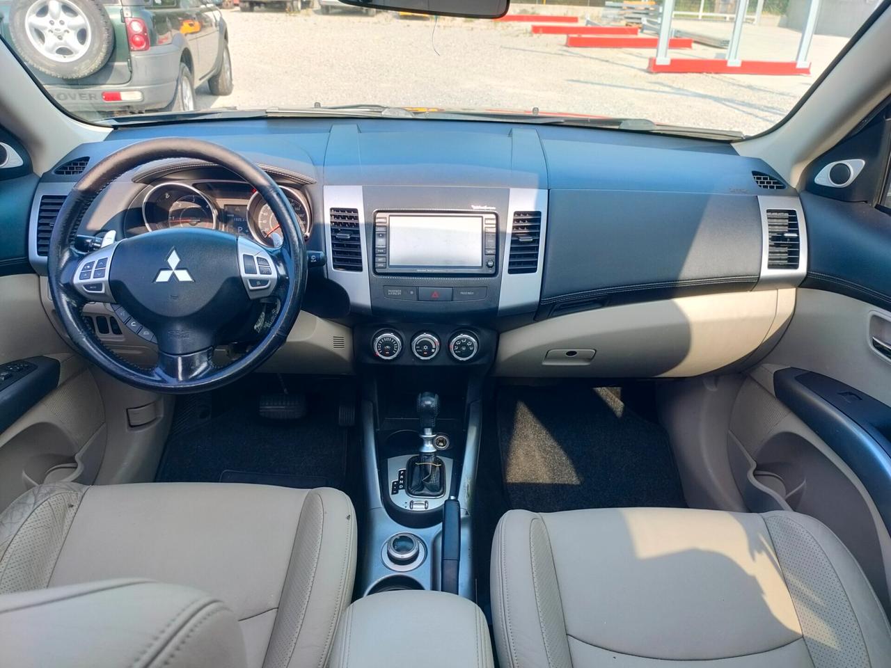 Mitsubishi Outlander 2.2 DI-D TC-SST Instyle DPF 7p