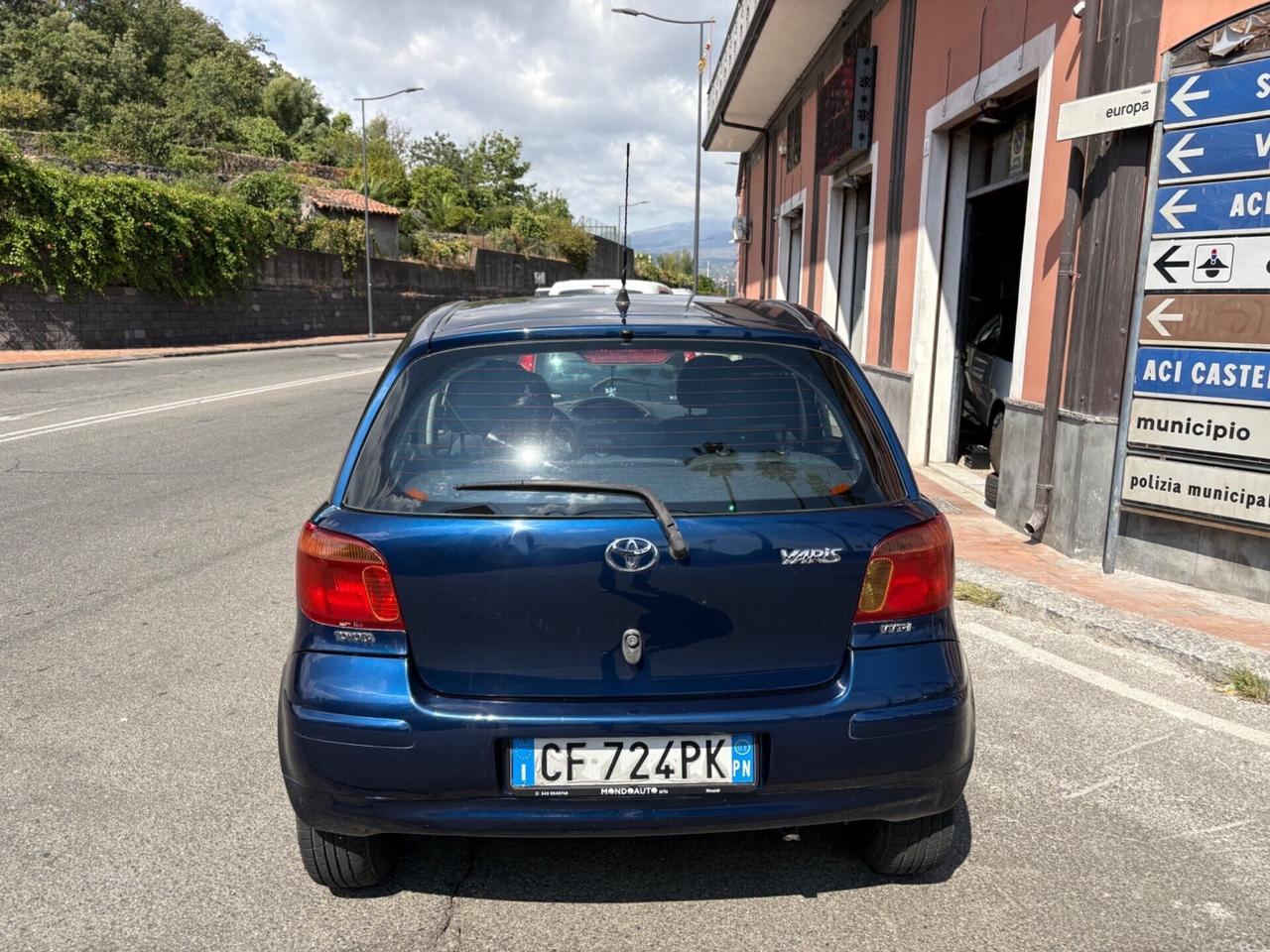 Toyota Yaris 1.0i 16V cat 5 porte Sol