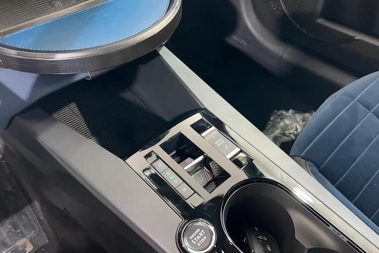 Lancia Ypsilon Hybrid e-DCT Edizione Cassina