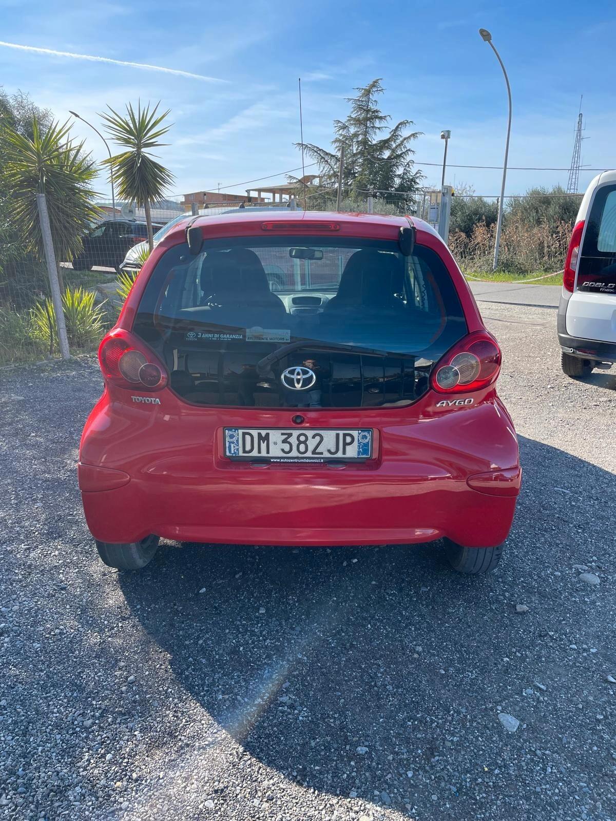 Toyota Aygo 1.0 12V VVT-i 5 porte 68cv