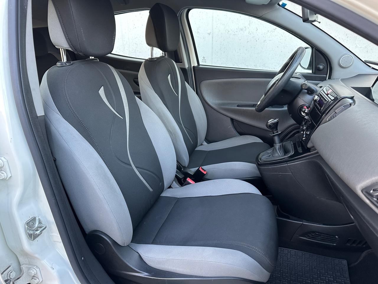 Lancia Ypsilon 1.2 GPL Ecochic Neopatentati