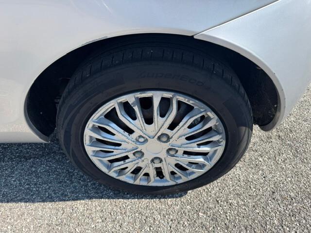 Lancia Ypsilon 1.3 MJT 75 CV Argento-OK NEOPATENTATI