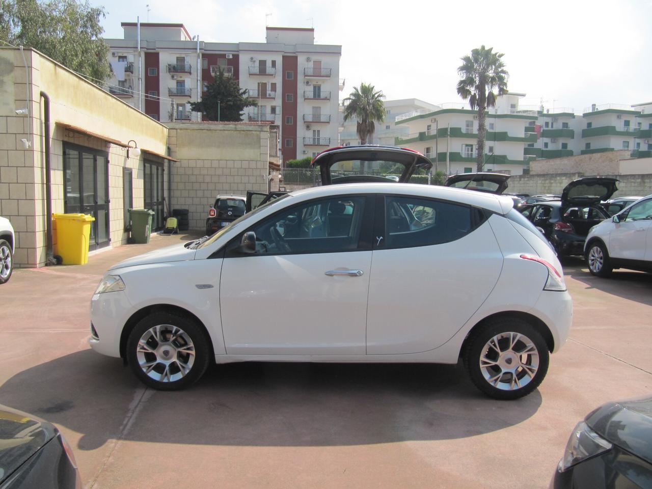 Lancia Ypsilon 1.3 MJT 16V 95 CV 5 porte S&S Silver