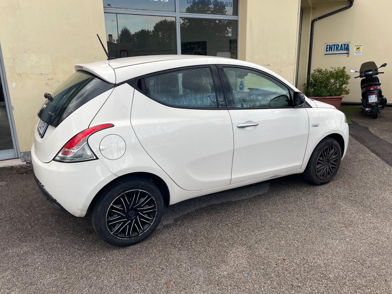 Lancia Ypsilon 1.0 FireFly 5 porte S&S Hybrid Ecochic Silver