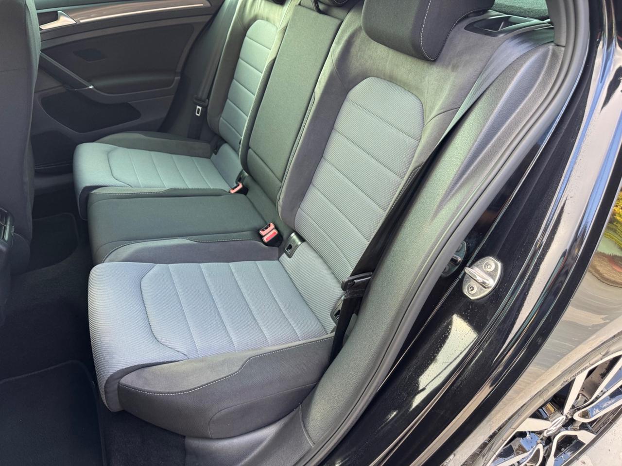 Volkswagen Golf 1.6 TDI 110 CV 5p. R-LINE