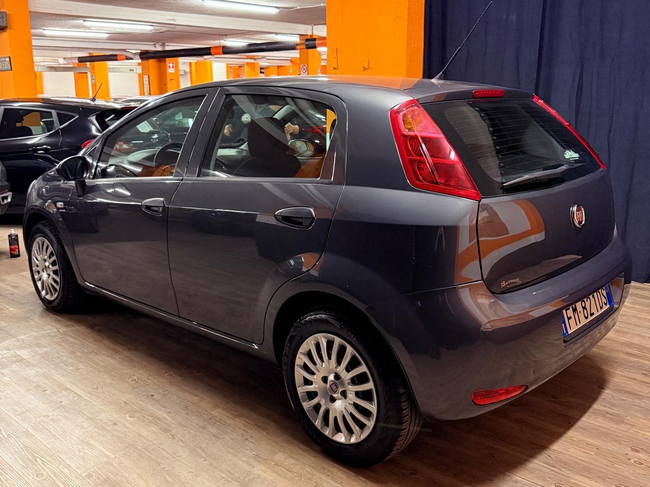 STUPENDA FIAT PUNTO GPL CON SOLI 84.047 KM