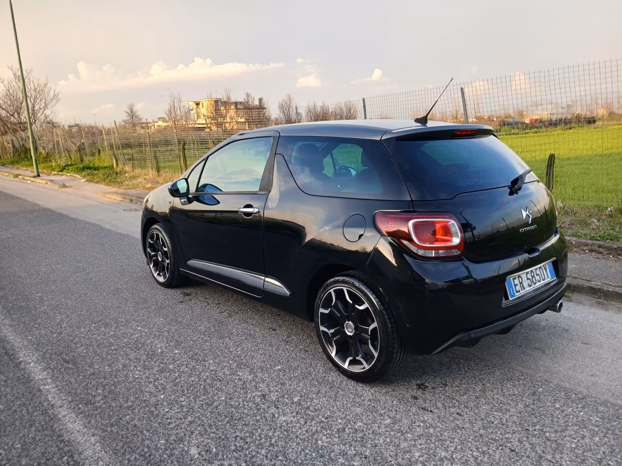 Ds DS3 3 1.2 VTi 82 Just Black full optional