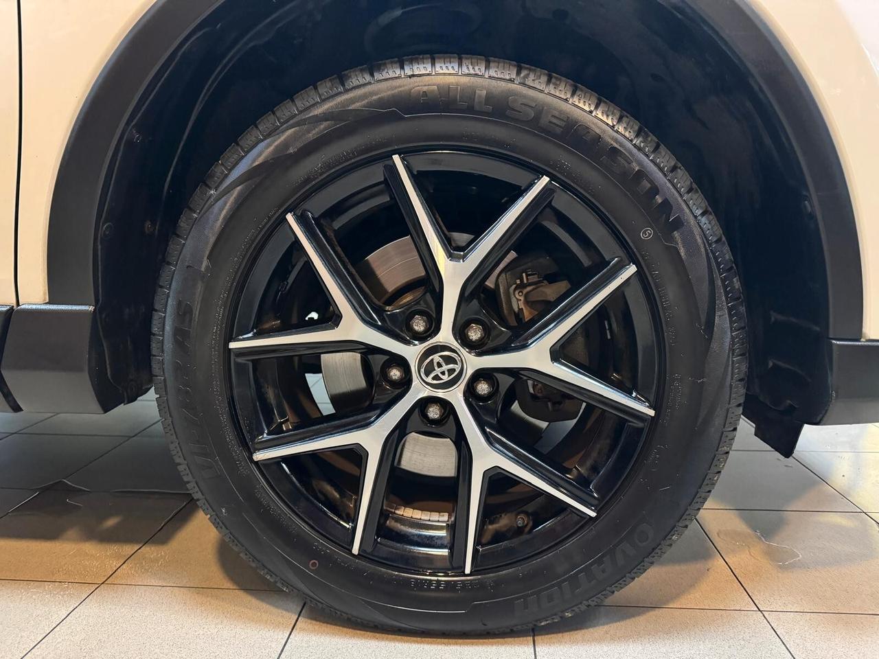 Toyota RAV 4 2.0 D-4D 2WD Lounge MY '17 UNICOPR. PARI AL NUOVO