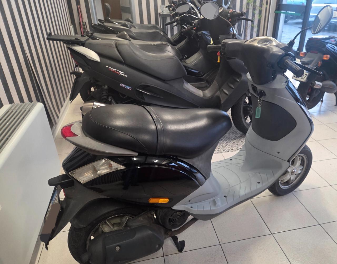 Piaggio Zip 125 Scooter