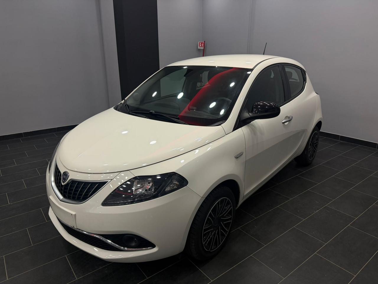 Lancia Ypsilon 1.0 FireFly 5 porte S&S Hybrid Ecochic Gold