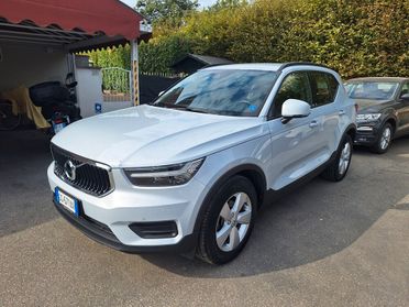 Volvo XC40 Momentum Core