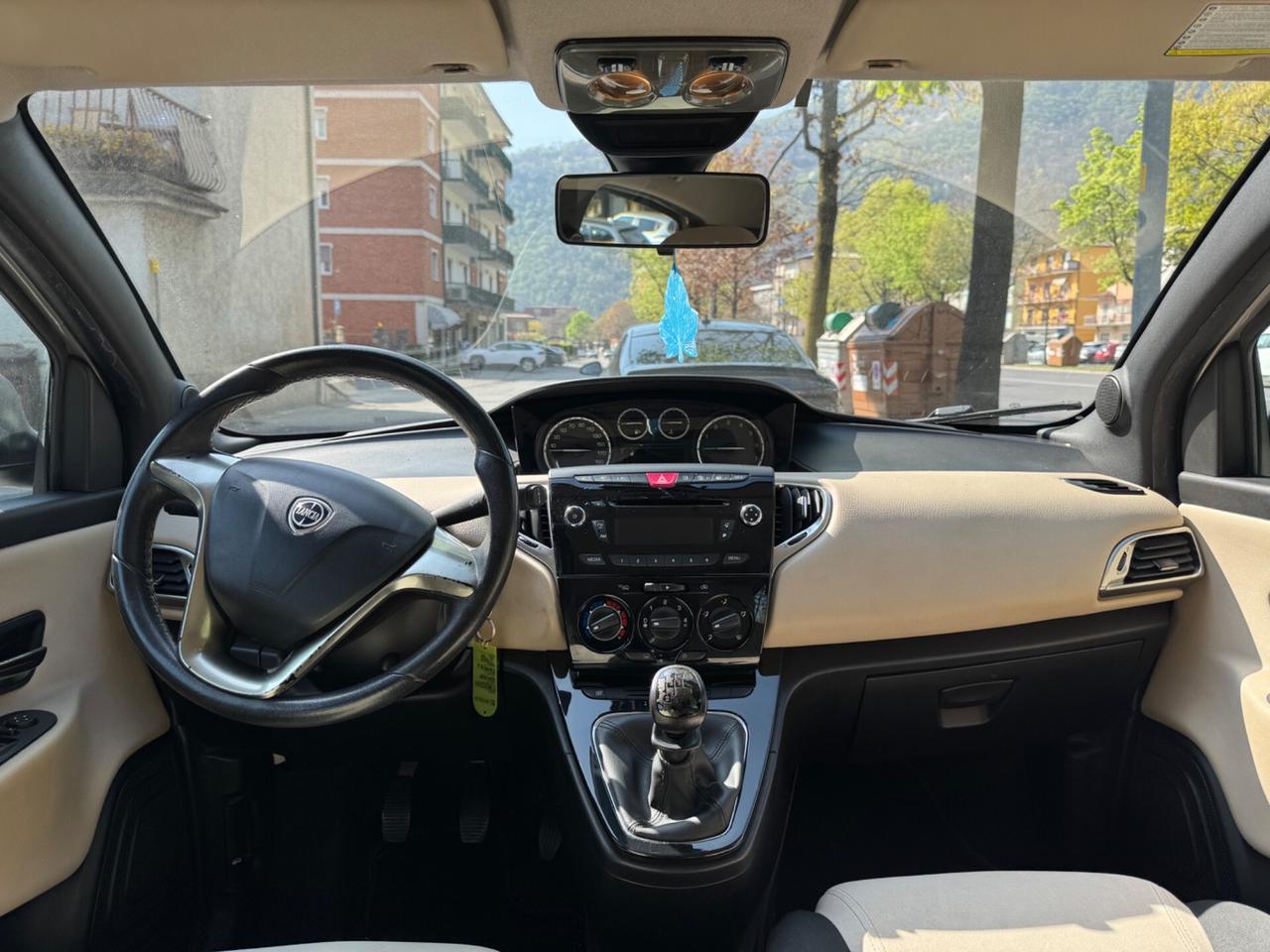 Lancia Ypsilon 1.2 69 CV 5 porte OK NEOPATENTATI