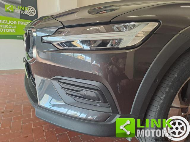 VOLVO V60 Cross Country 2.0 B4 D 211H 195 MHEV HYBRID PLUS AWD AUTOMATICA