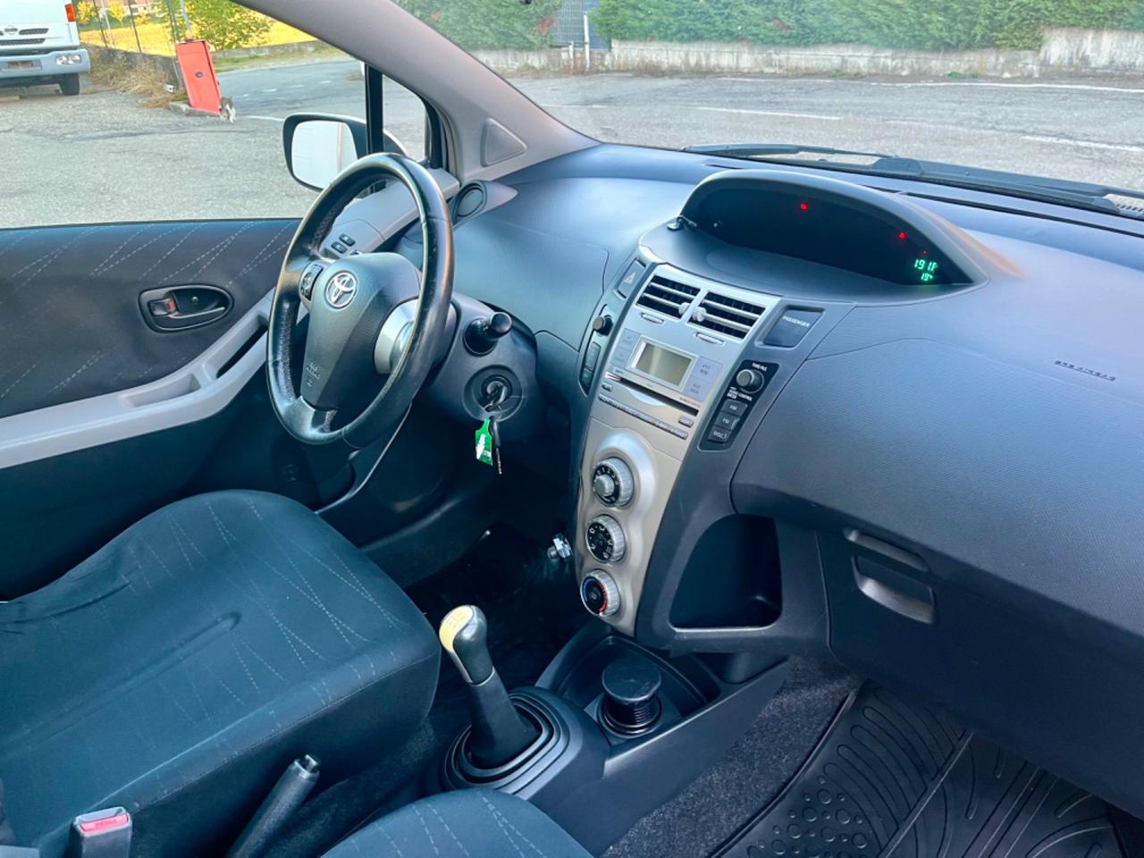Toyota Yaris 1.3benz 2007 103.000km perfetta per neopatentati